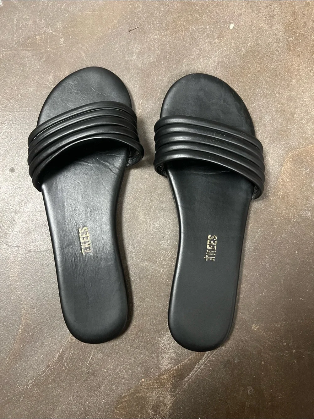 TKEES Black Ribbed Single-Band Slide Sandals
